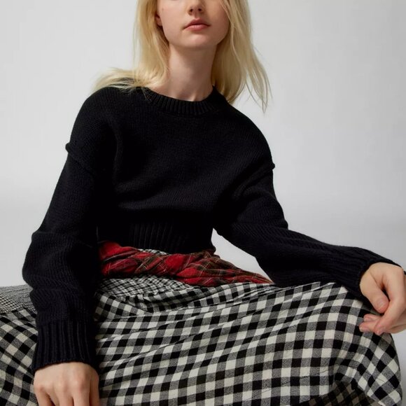 🆕 Urban Outfitters Aiden Chunky Knit Cropped Black Sweater - Picture 5 of 9